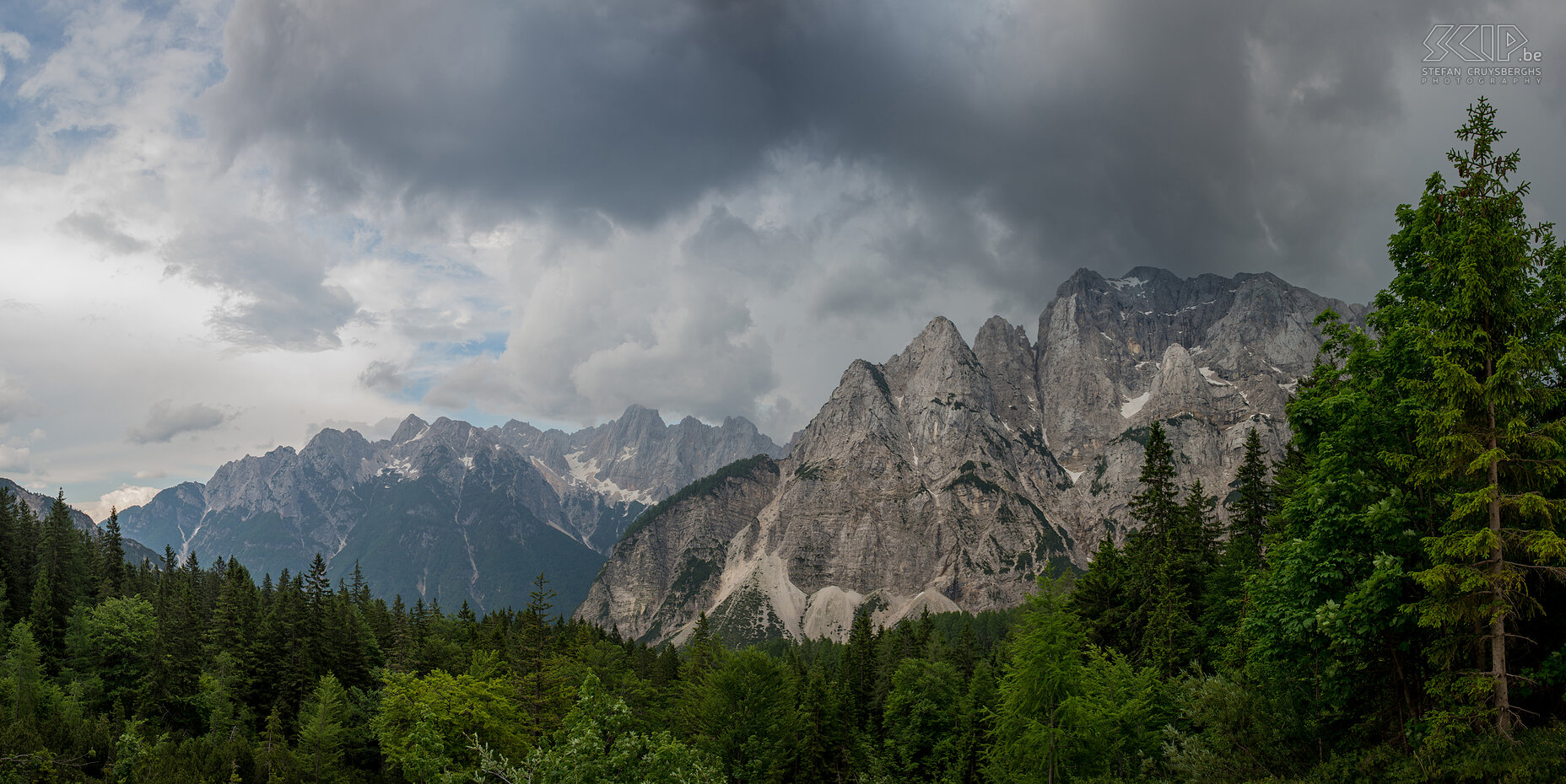 Triglav NP - Vršic-pas De Vršic-pas op 1611 meter hoogte is de hoogste bergpas van Slovenië.  Stefan Cruysberghs